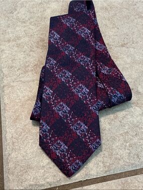 Dion Men's Burgundy and Navy Patterned Silk Necktie